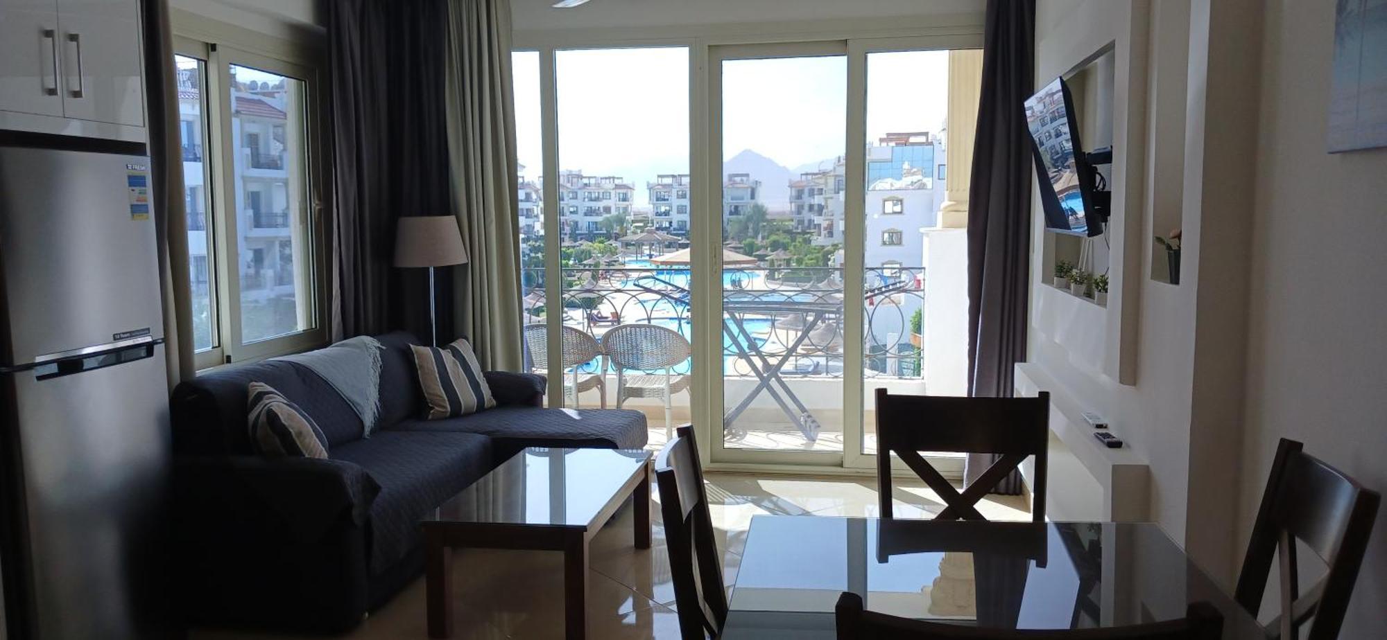 Hills Sea View Апартаменти